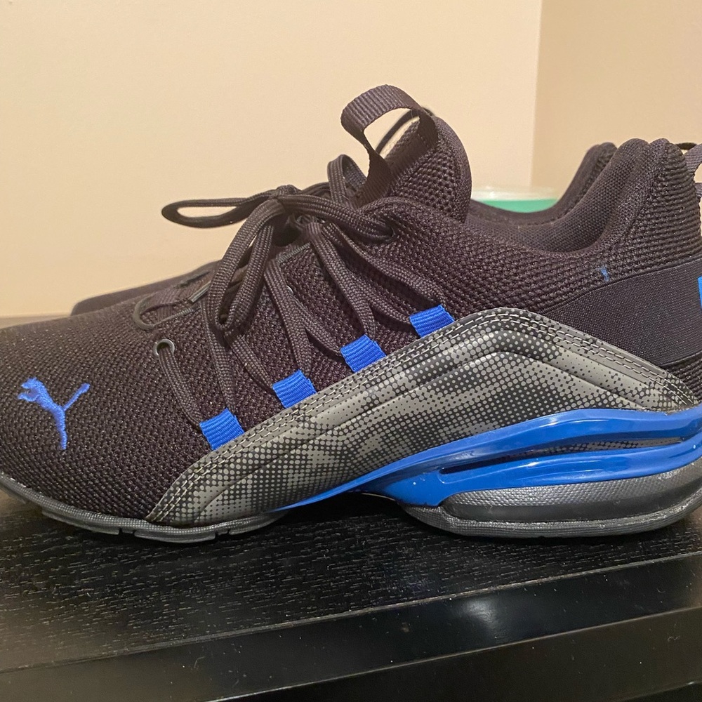 Pumas shoes, men’s 7 1/2 worn twice. Blue and black.